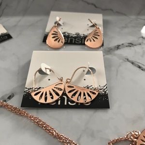 NWT Kensie necklace and earrings rosegold